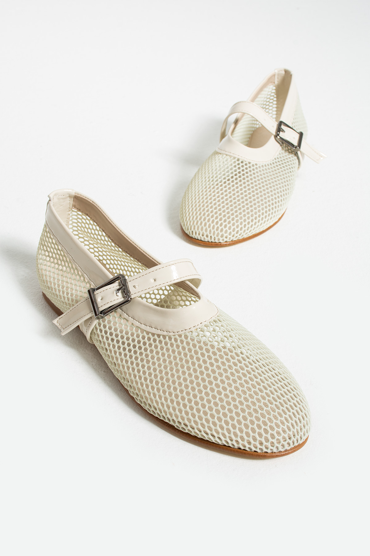 Bej File Toka Detay Kemerli Düz Taban Kadın Babet FT6022