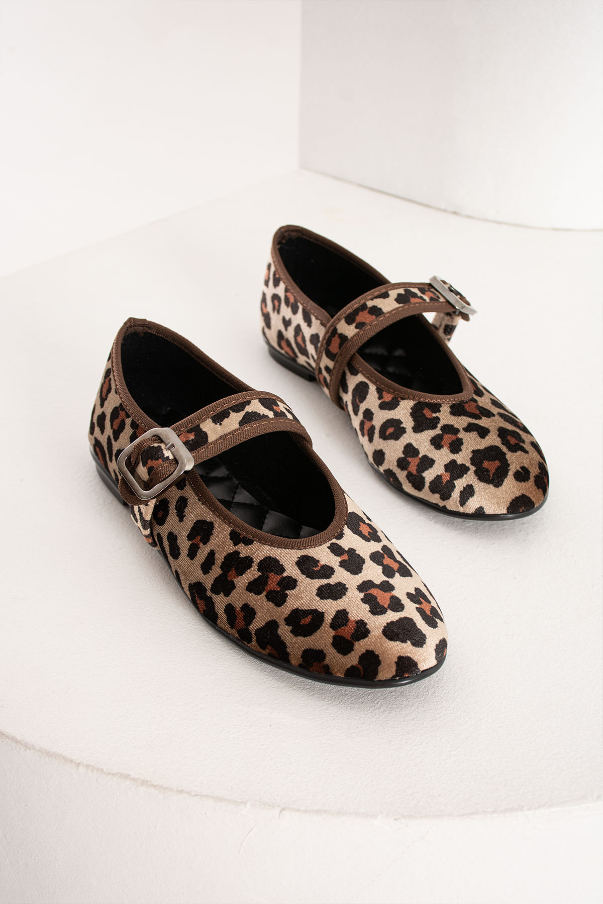 Leopar Kadife Düz Taban Toka Detay Kadın Babet FT5090