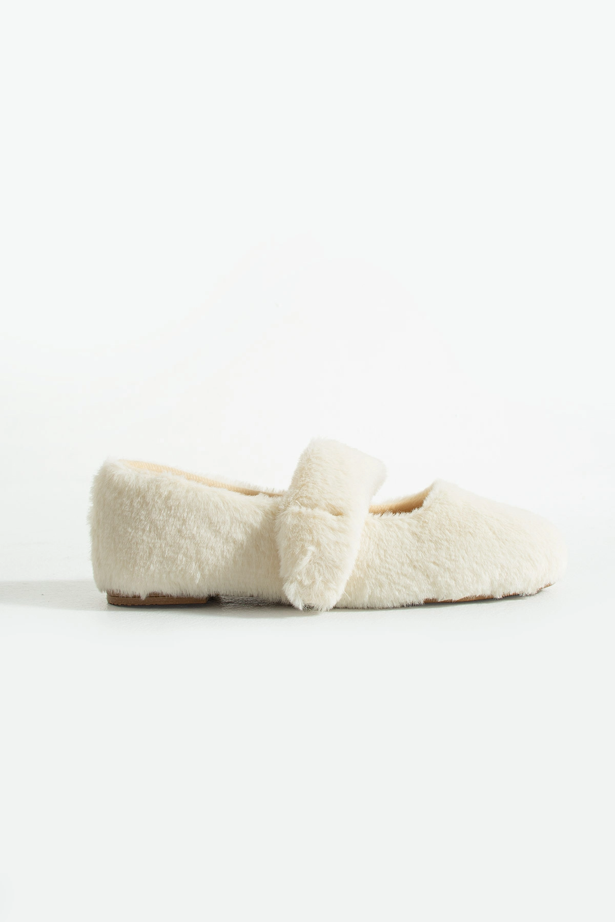 Ekru Peluş Kışlık Düz Taban Kadın Babet FT3939