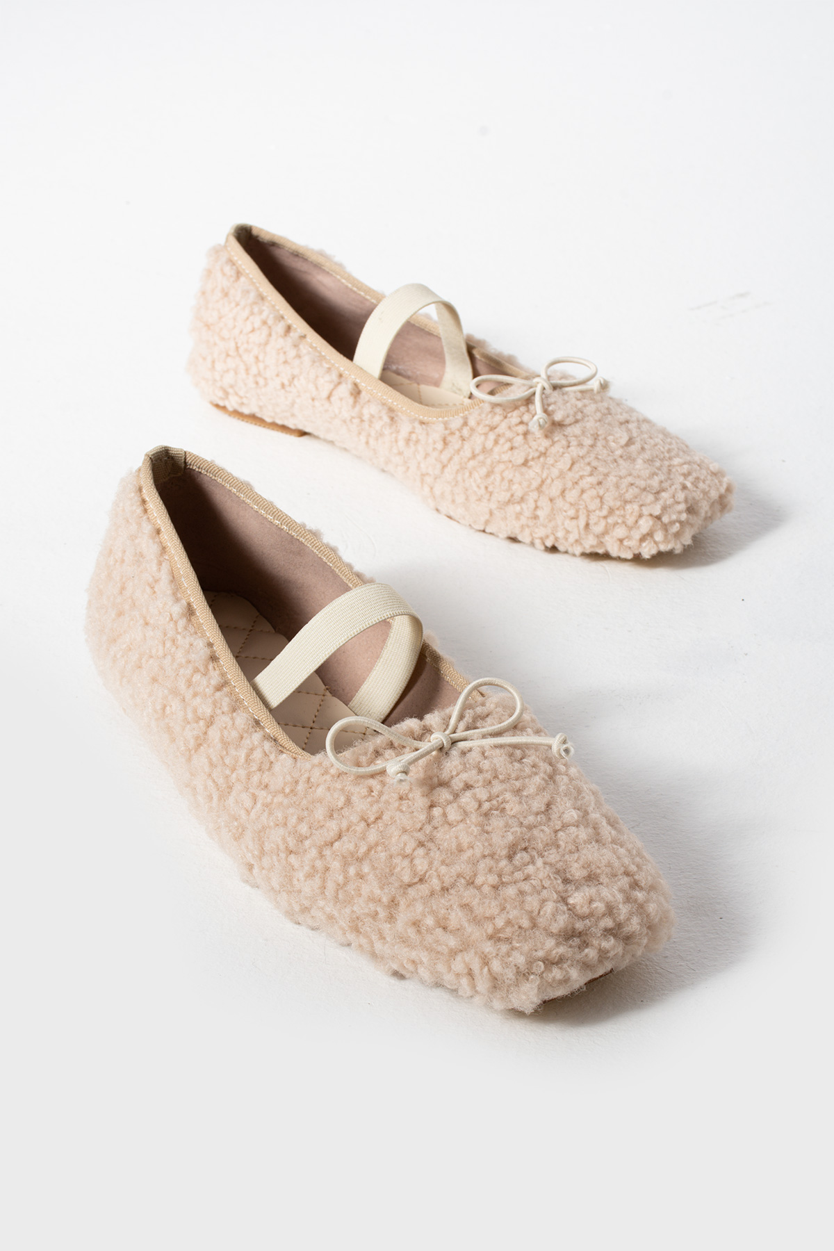 Krem Teddy Fiyonk Detay Lastikli Düz Taban Kadın Babet FT7001
