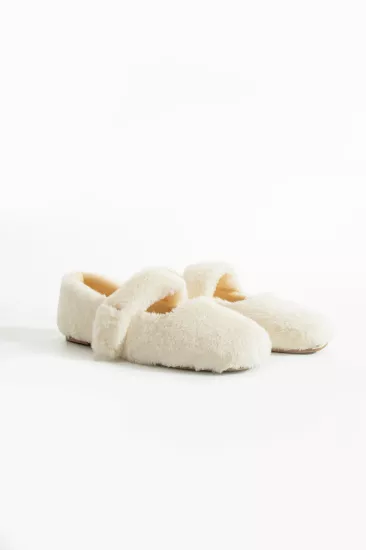 Ekru Peluş Kışlık Düz Taban Kadın Babet FT3939